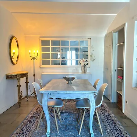 Grand Au Centre De L'ecusson Apartment